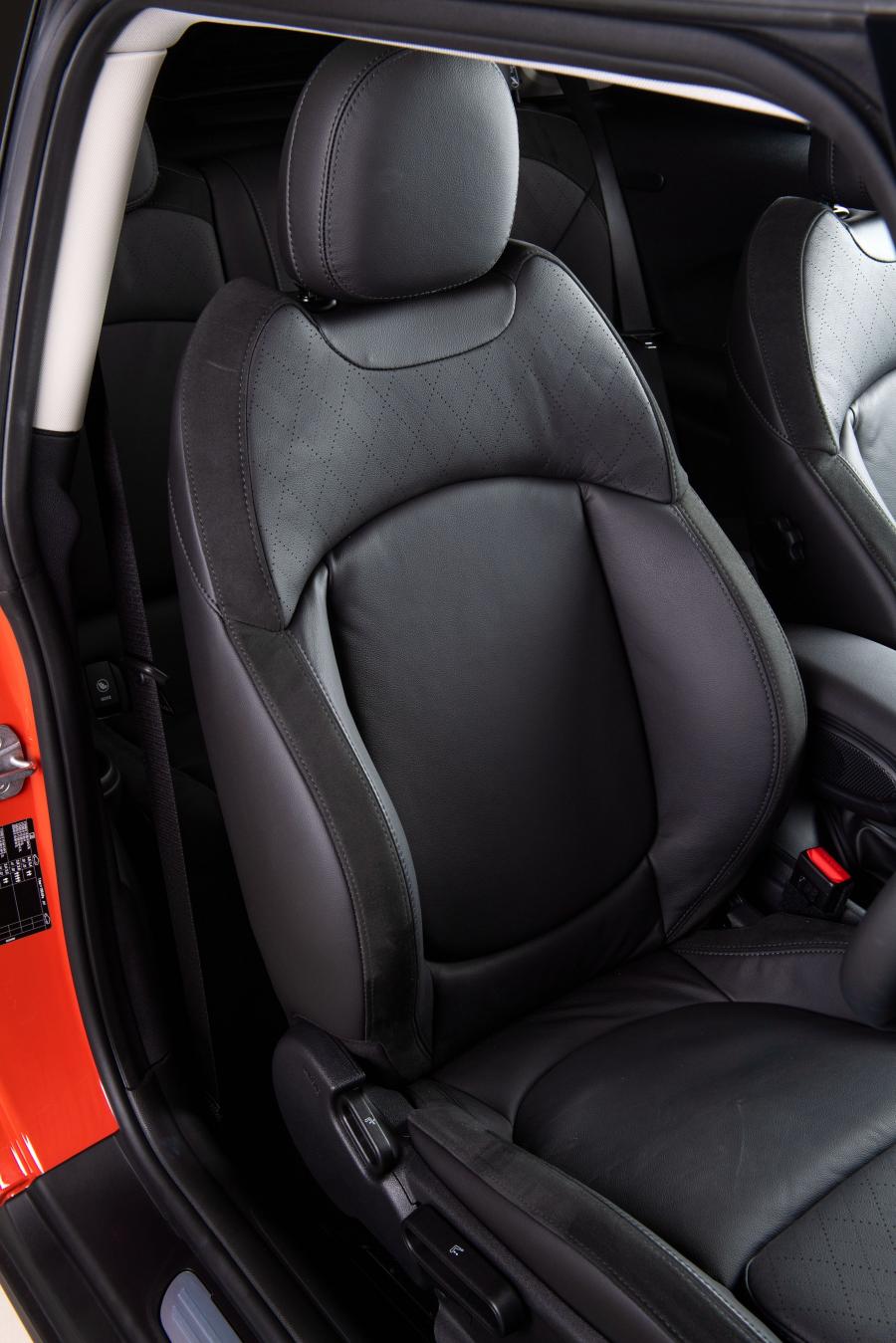 Интерьер Mini Cooper (F56) 2018 года  (SG) (фото 5 из 18)